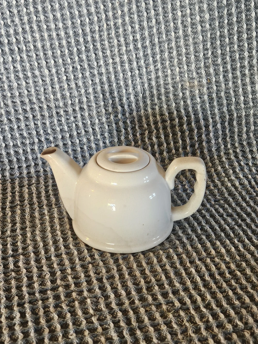 Simple White Ceramic Teapot with Classic Silhouette